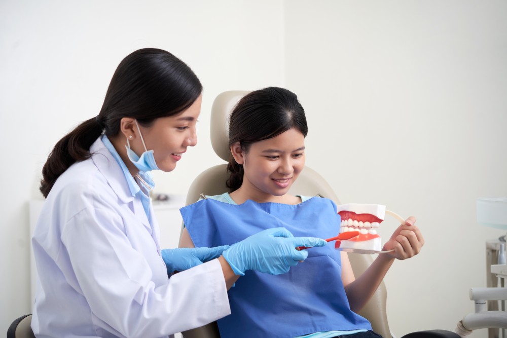 dentist-demonstrating-teeth-brushing